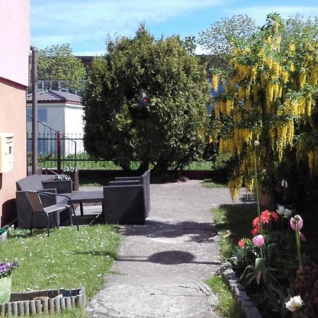 Pokoje Goscinne U Teresy Mrzeżyno Kültér fotó